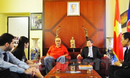 Vietnam promueve cooperación partidista con Italia