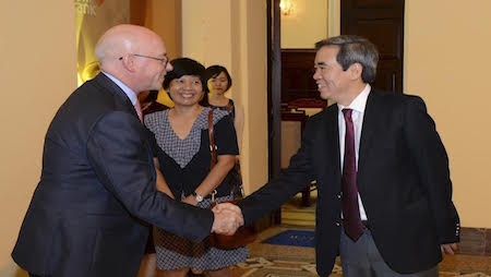 Recibe gobernador del Banco Estatal de Vietnam al saliente representante de FMI
