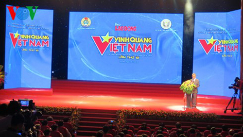 Reconoce Vietnam ejemplos en construcción y desarrollo del país