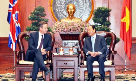 Concluye su visita el primer ministro británico en Vietnam