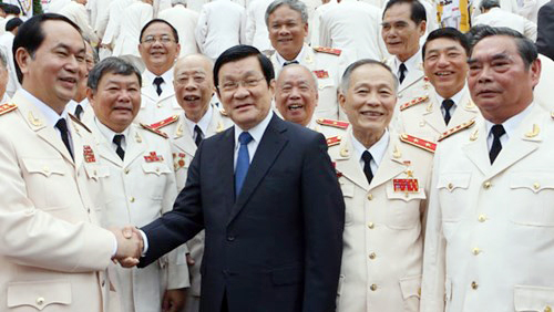 Presidente de la República se entrevista con jefes de la Policía Popular