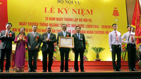 Celebra Vietnam aniversario 70 de fundación del Ministerio del Interior