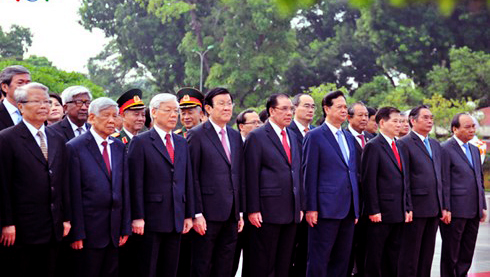 Máximos dirigentes de Vietnam asisten a actos de gratitud en ocasión del Día Nacional