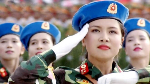 Parada militar en día patria en Hanoi