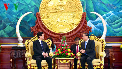 Dirigentes de Vietnam y Laos reafirman la solidaridad especial entre los dos paises