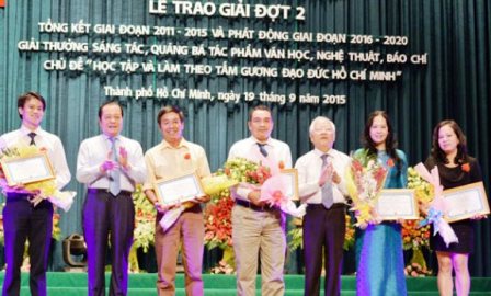 Entregan premios a obras destacadas en seguir el ejemplo moral de Ho Chi Minh