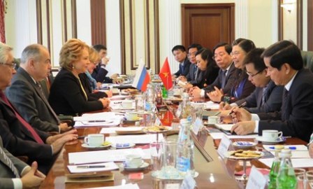 Actividades de la dirigente parlamentaria vietnamita en Rusia