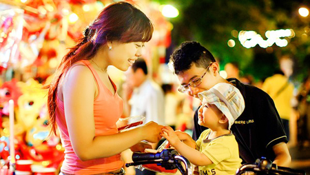 Animado ambiente del Festival del Medio Otoño en Hanoi