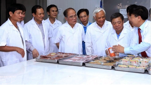 Dirigentes parlamentarios contactan con electores de provincias Ha Tinh y Dak Lak