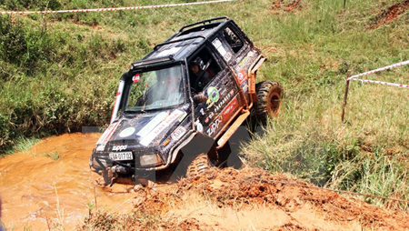 Comienza Carrera Internacional de Coches Todoterrenos RFC Vietnam 2015