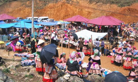 Bulliciosos mercados tradicionales en Ha Giang
