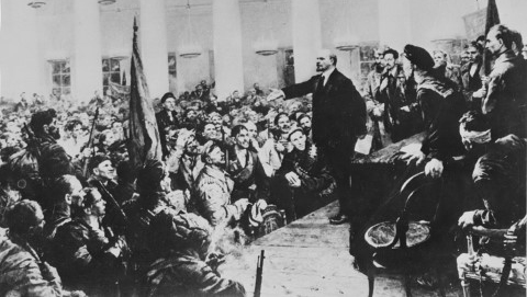 Jóvenes rusos creen en los valores históricos de la Revolución de Octubre