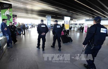 Países europeos estrechan seguridad después de la masacre en París