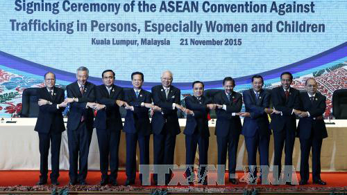 Primer ministro de Vietnam en cumbres de ASEAN con países socios