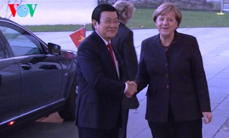 Presidente vietnamita se reúne con la canciller alemana