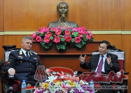 Vietnam y Hungría intercambian experiencias sobre respuesta a incidentes ambientales