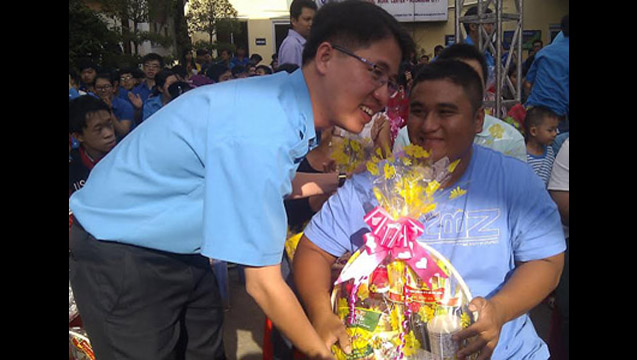 Entregan presentes a jóvenes con discapacidad en Ciudad Ho Chi Minh