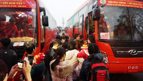 Hanoi ofrece viajes de transporte gratuitos para trabajadores de vuelta a tierra natal
