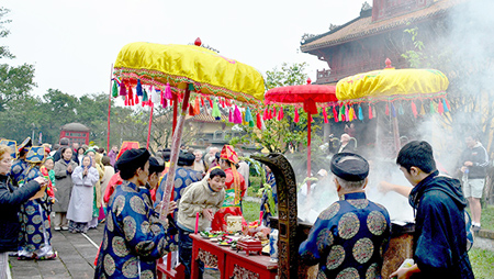 Compatriotas celebran con regocijo el segundo día del Tet tradicional 2016