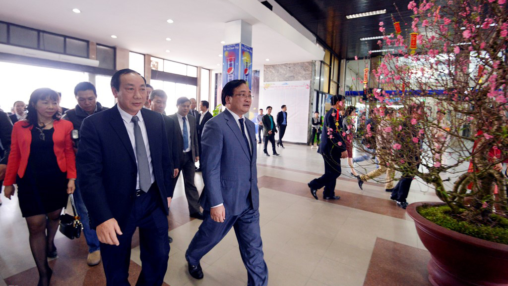 Dirigente partidista de Hanoi revisa la seguridad vial en la ciudad