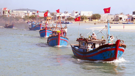 Cientos de barcos pesqueros reanudan trabajo en caladero de Truong Sa