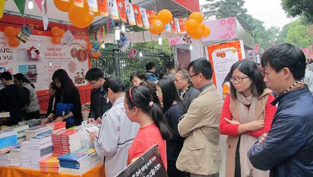 La calle de libros de primavera en Hanoi: rasgo cultural capitalino