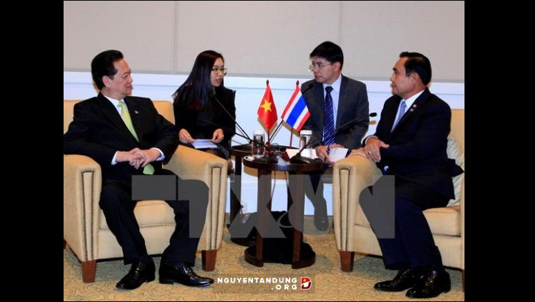 Debaten premieres vietnamita y tailandés medidas para impulsar cooperación bilateral