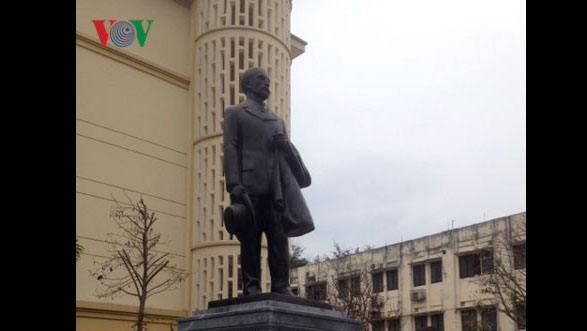 Develada estatua del médico Alexandre Yersin en Hanoi