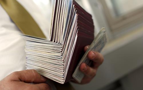 Policía española desarticula una red de introducción ilegal de chinos a Europa