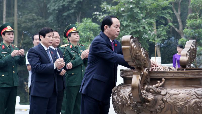 Nuevo presidente de Vietnam rinde tributo al extinto líder Ho Chi Minh