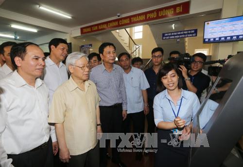 Secretario general del PCV visita y trabaja en Quang Ninh