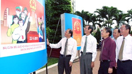 En Can Tho exposición en respuesta a inminentes elecciones parlamentarias y Consejos Populares