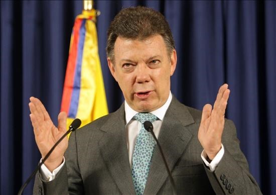 Forma Santos gabinete para la paz en Colombia