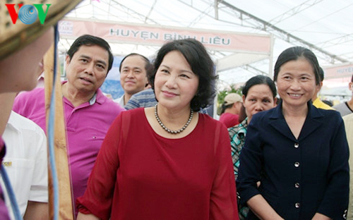 Presidenta del Parlamento llama a multiplicar el modelo “Una comuna, un producto”