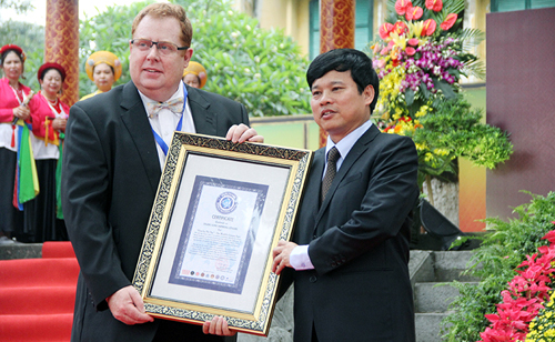 Reconocido mundialmente el libro de poemas épicos de Hoa Lu