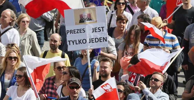Oposición protagoniza la mayor manifestación desde 1989 en Polonia