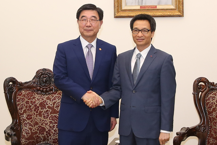 Vietnam y Surcorea forjan cooperación en sector laboral