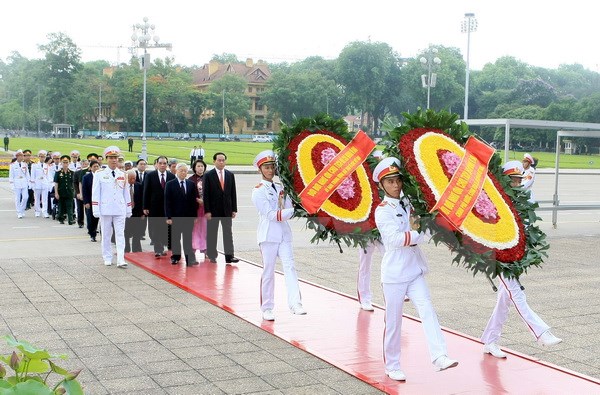Conmemoración del aniversario 126 del natalicio de Ho Chi Minh en el país y exterior