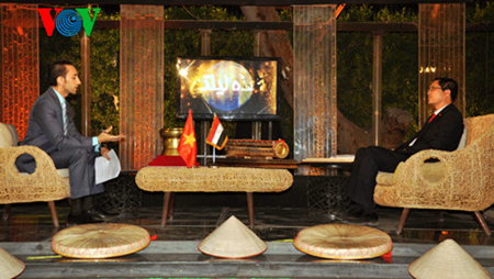 Televisión egipcia emite en vivo el primer programa sobre Vietnam
