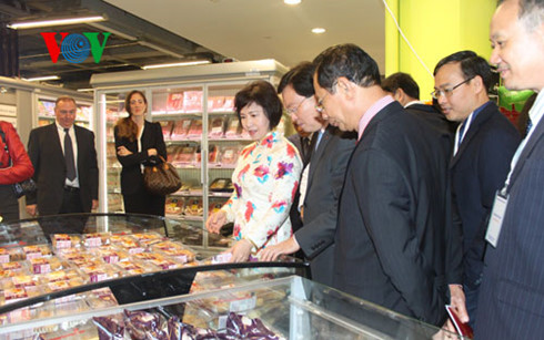 Presentan productos vietnamitas a consumidores franceses