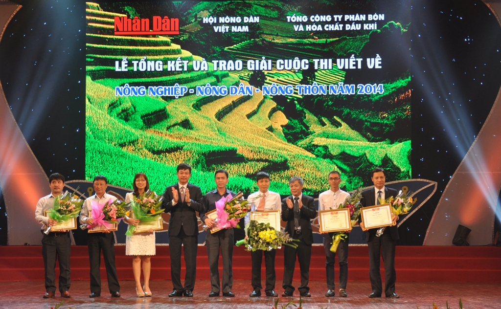 Entregan premios del concurso vietnamita de escritura sobre agricultura del 2015