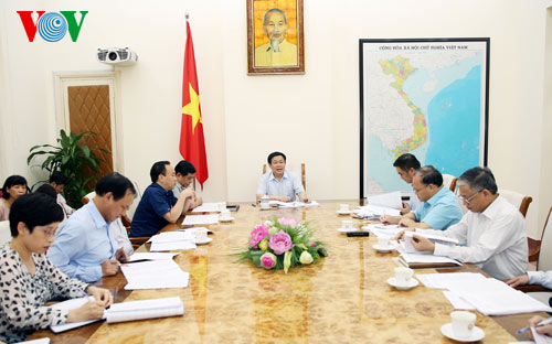 Exhorta vicepremier vietnamita a acelerar el desembolso de capitales públicos