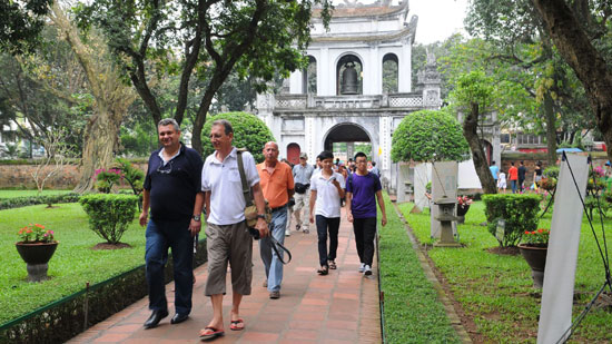 Vietnam acoge más de 4,7 millones de visitantes extranjeros en lo que va del año