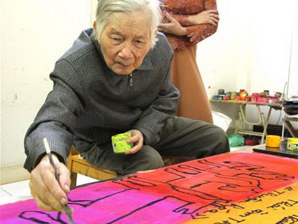 Nguyen Tu Nghiem, pintor que combina la tradición folclórica con espíritu contemporáneo