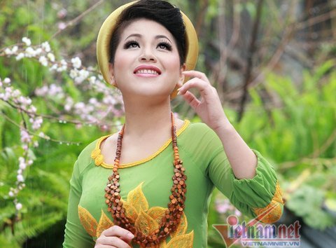 Anh Tho, voz de la música revolucionaria vietnamita