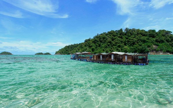 Vietnam busca medidas ecológicas para desarrollar su economía marítima