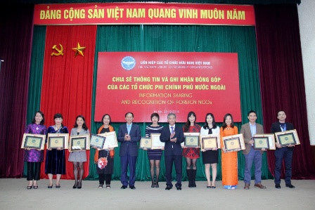 Condecoradas 30 organizaciones no gubernamentales foráneas en Vietnam
