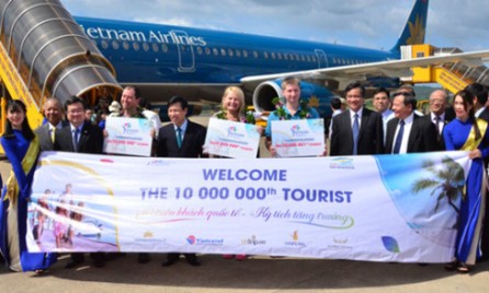 Vietnam da la bienvenida a turista extranjero número 10 millones