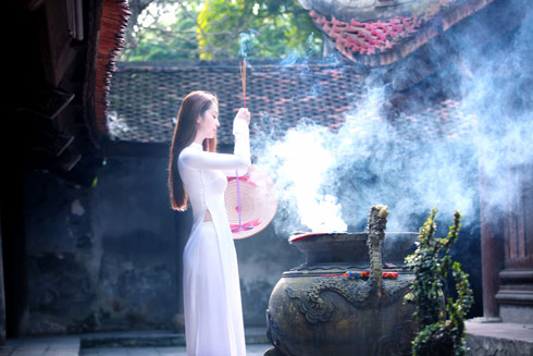 Visitar pagodas en el inicio del Año Lunar, una costumbre de los vietnamitas