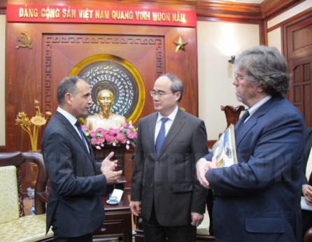 Ciudad Ho Chi Minh vigoriza los nexos con Francia, Hungría y Japón